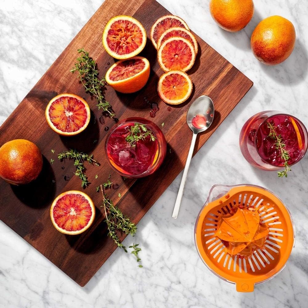 Juicer for oranges and grapefruit