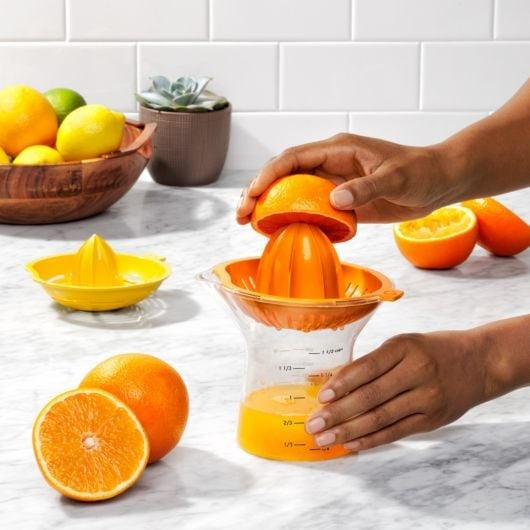 Juice squeezer for lemon, lime, and orange