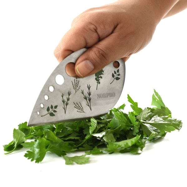 https://www.kooihousewares.com/cdn/shop/files/norpro-herb-spices-accessories-norpro-herb-stripper-and-chopper-with-safety-cover-28981888548899_grande.jpg?v=1690792216